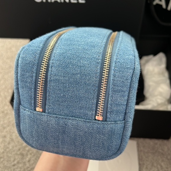 Chanel denim make up bag - Picture 4 of 6